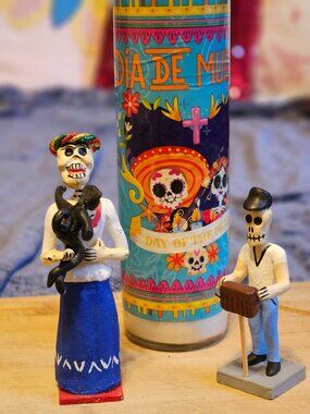 VINTAGE 1970 MUERTOS FRIDA KAHLO AND MONKEY GRINDER SCULPTURES